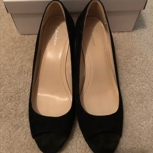 Calvin Klein Shelley KId Blk Suede with cork heel